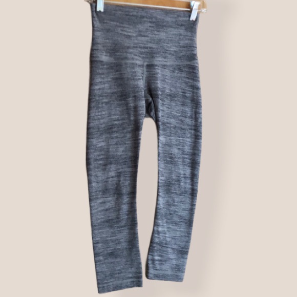 lululemon athletica Pants - Lululemon space dye gray cropped leggings size 4